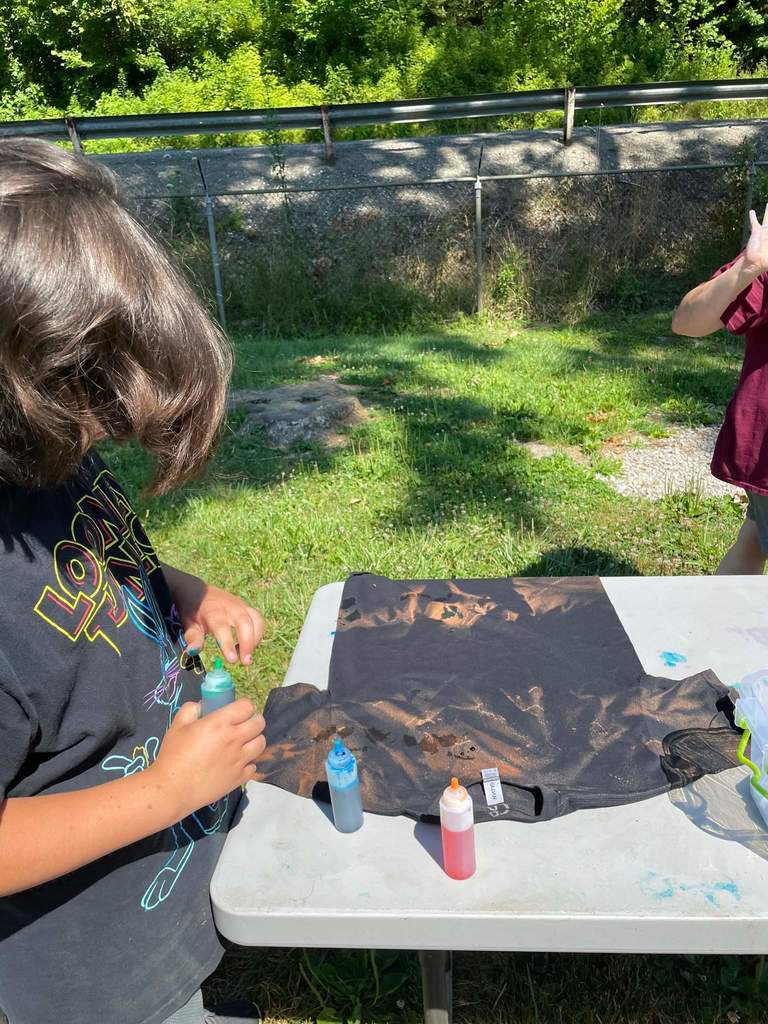 Child decorating a t-shirt