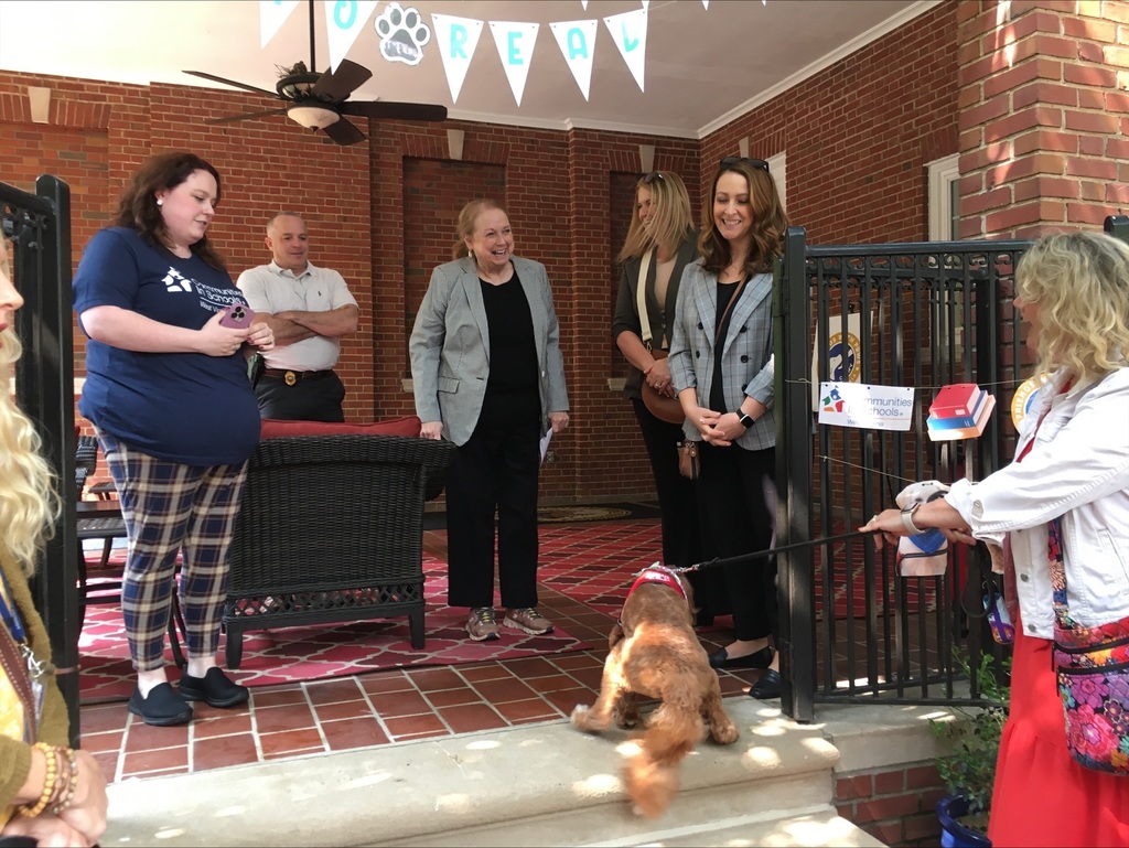 Wayne Elementary School First Lady Paws for Reading Event
